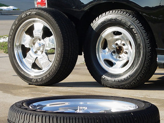 Same size tires, 4" difference in wheels.