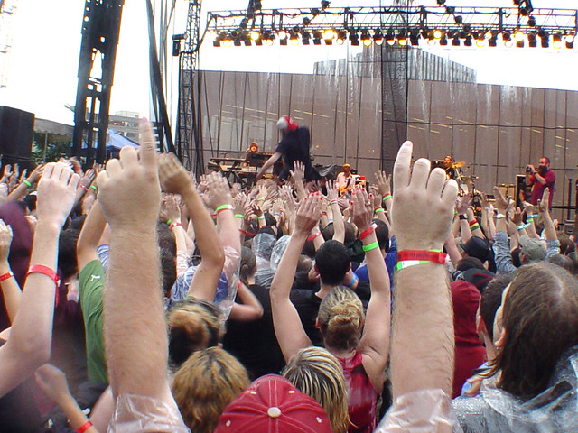 Matisyahu Stage Diving at 80/35