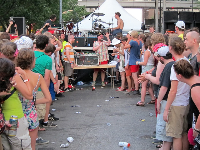 Splitting the crowd for a dance contest
