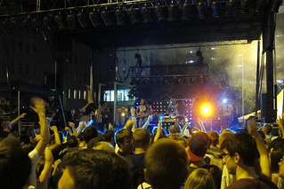 Jesse Jamz brings girls and lights