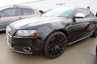 This S5 looked amazing. Love those Audi hash marks on the fender.