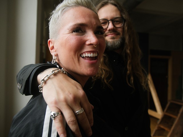 Hey, we're tryin to smooch here