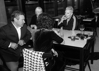 Rhonda Schmidt - Family hangs