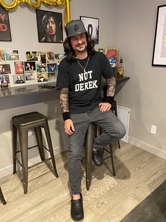 2737 - Look at this asshole