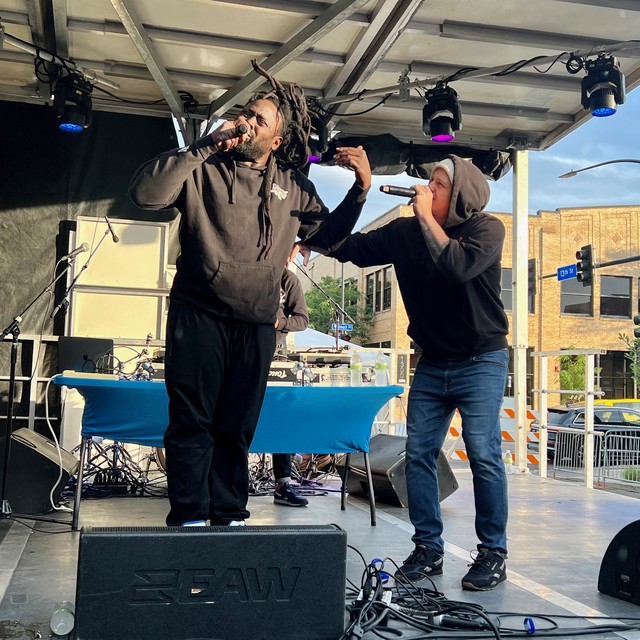 Maxilla Blue is back on stage!