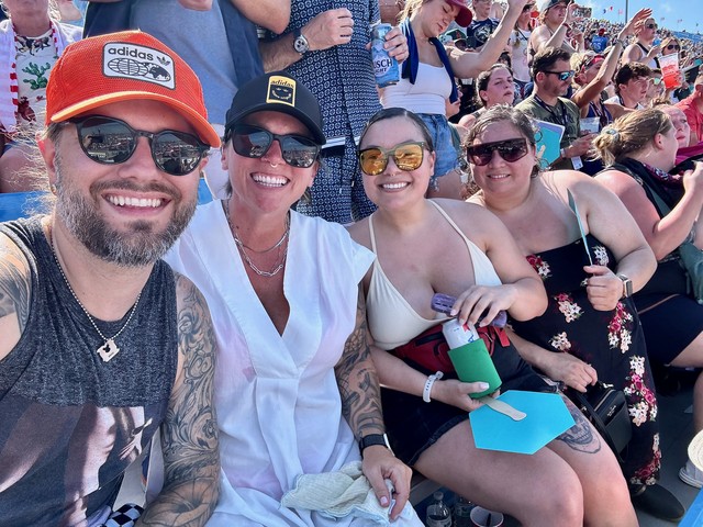 Tia and Craig didn't make it back from Vegas in time, so we're chillin with Tia's sisters