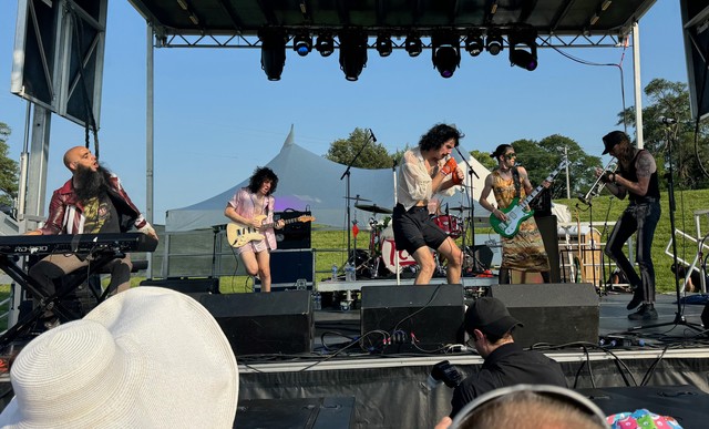 Well these guys look ridiculous