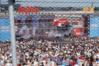 Shows - Ladies and Gentlemen, can I play my guitar for you?