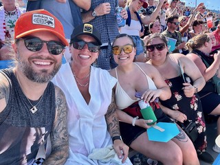 Shows - Tia and Craig didn't make it back from Vegas in time, so we're chillin with Tia's sisters