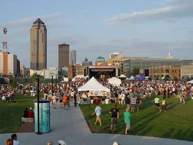 Looking at Main Stage from that giant mound in the park
