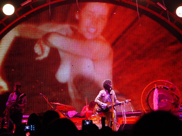 Everyone loves 50 foot naked girls