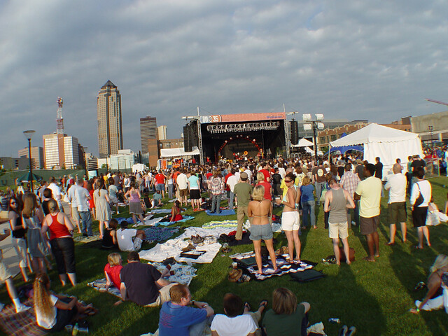 Walking up to Main Stage to check out Andrew Bird