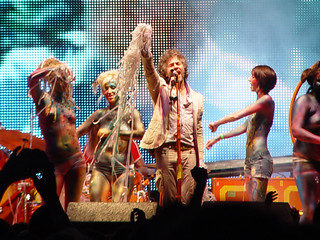 The Flaming Lips - Flaming Lips and the Painted Naked Chicks On Stage