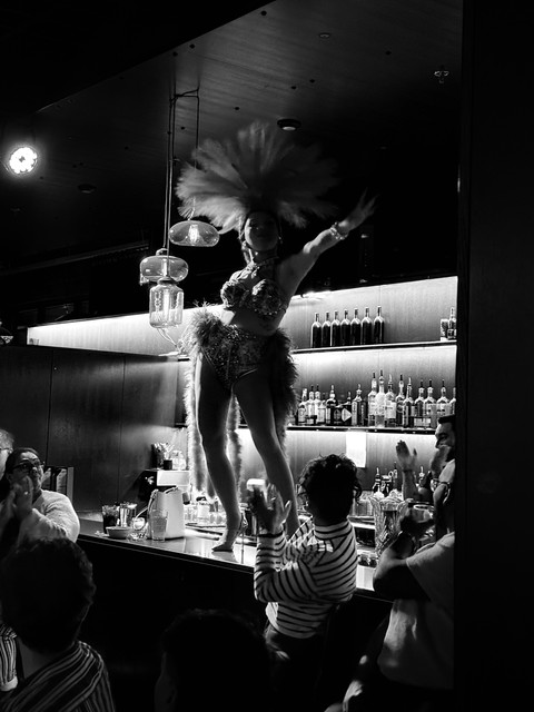 Showgirl Tyona Diamond