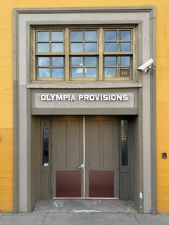 Finding good food in a warehouse district