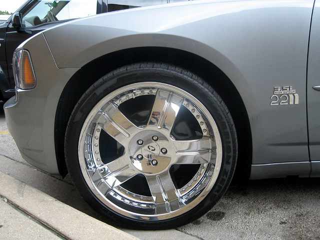 Ridin 22 inch lorenzos on my 300