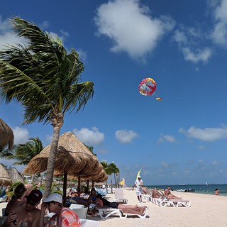 beach - Watchin some parasailers