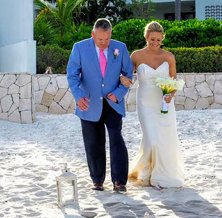 Wedding - Leslie and Kent arrive