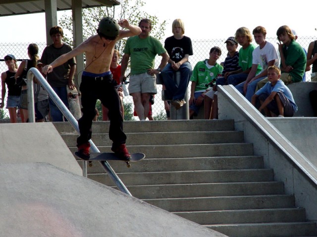 Boardslide down the 10 stair