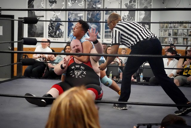 A lil choke out attempt