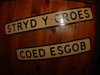 Stryd Y Groes Coed Esgob... wtf?