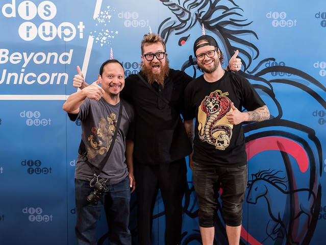 Thumbs up from these SE Asia Buds