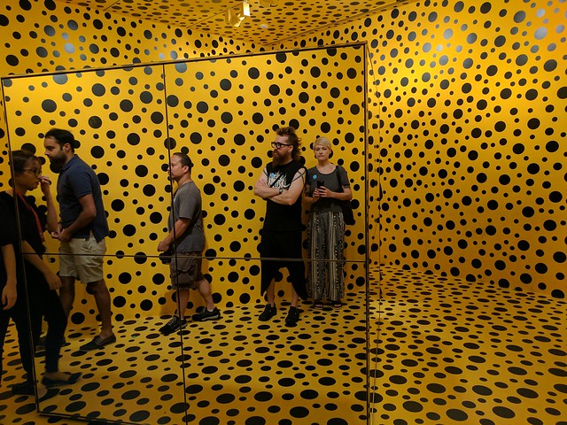 Yayoi mirror room