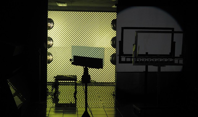 Testing the glass for visual imperfections