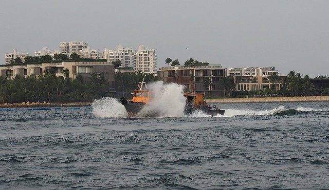 lil boat slammin into wakes