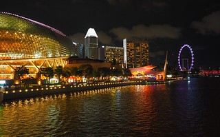 The pedwalk around the marina bay area