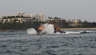 lil boat slammin into wakes