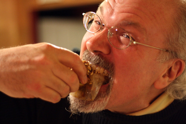 Jeff eatin a springroll