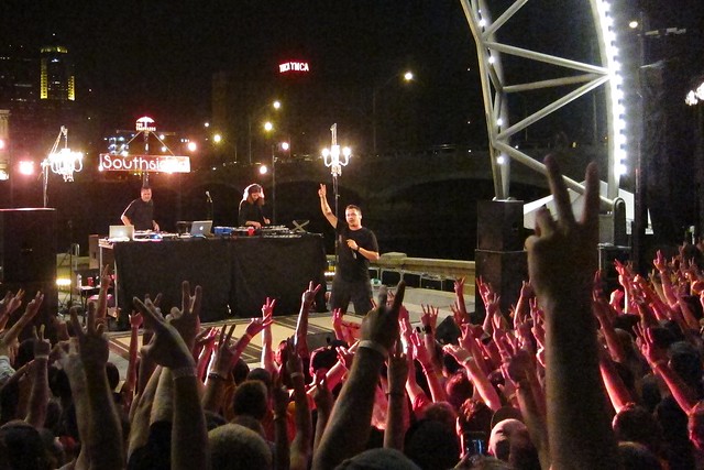 Put your Scissors up