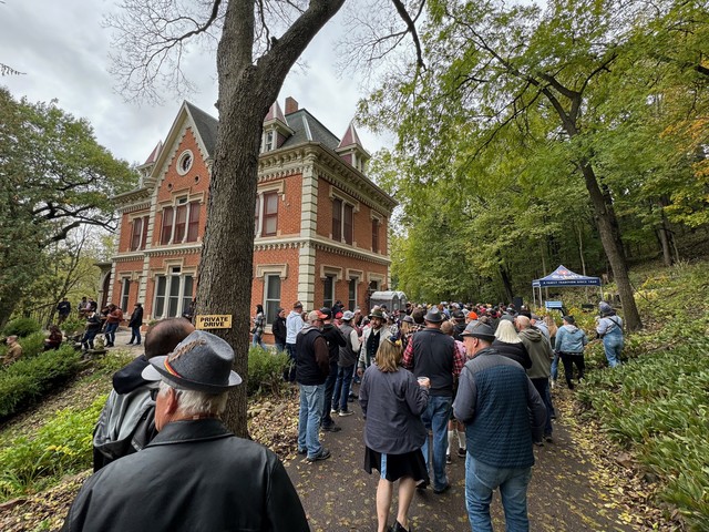 Checkin out DJ Strudel Boy's Mansion Party