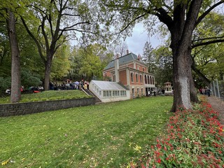 Hangin in the back yard of the Schell mansion