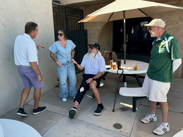 Kari shows up for the hangs