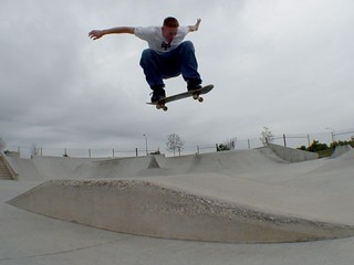 frame - Sean airing the box @ Ankeny skatepark