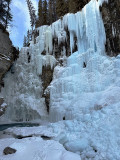 Snow - The upper falls at Johnston Canyon