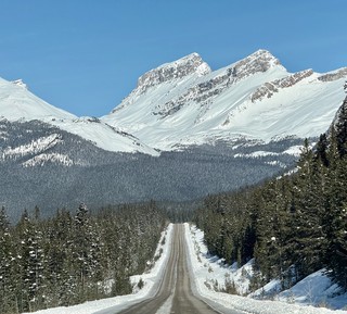 Snow - A beautiful drive along Icefields Parkway
