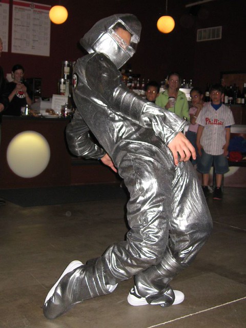 Breakdancing @ Mars Cafe