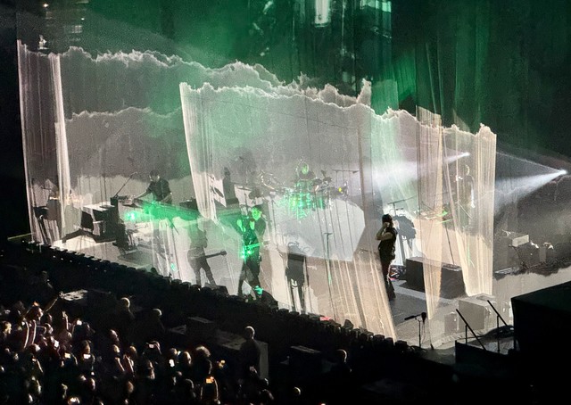 The way these lights projected on the screens was so, so cool