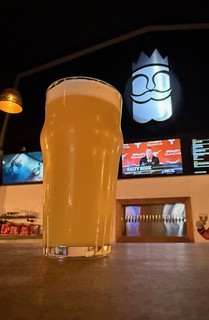 Travel - A pint at Magnanimous