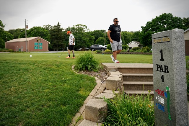 Walkin up to Hole #1 at Byron Hills for the first time in 15 years