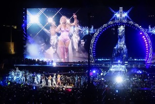 Marchin around the catwalk