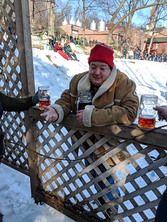 Justin Bassett - Herrrrre comes Artie!