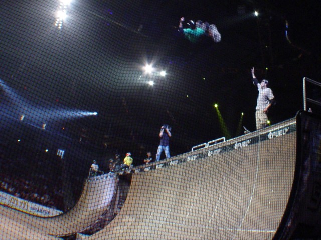 Lincoln Ueda getting way up while Tony Hawk points to the sky