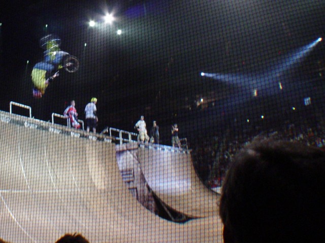 This dude did 10 back to back flip (flares) in a row