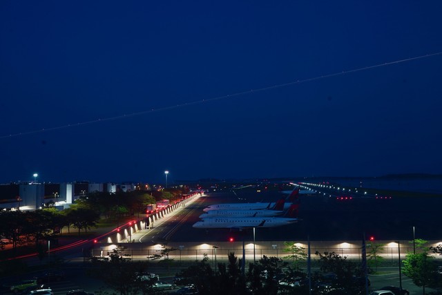 Trying to capture planes taking off from the hotel room