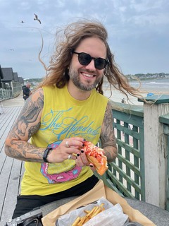 Seemed like a good opportunity for another lobster roll... Chilled, but still great.