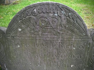 Crowned skull gravestone